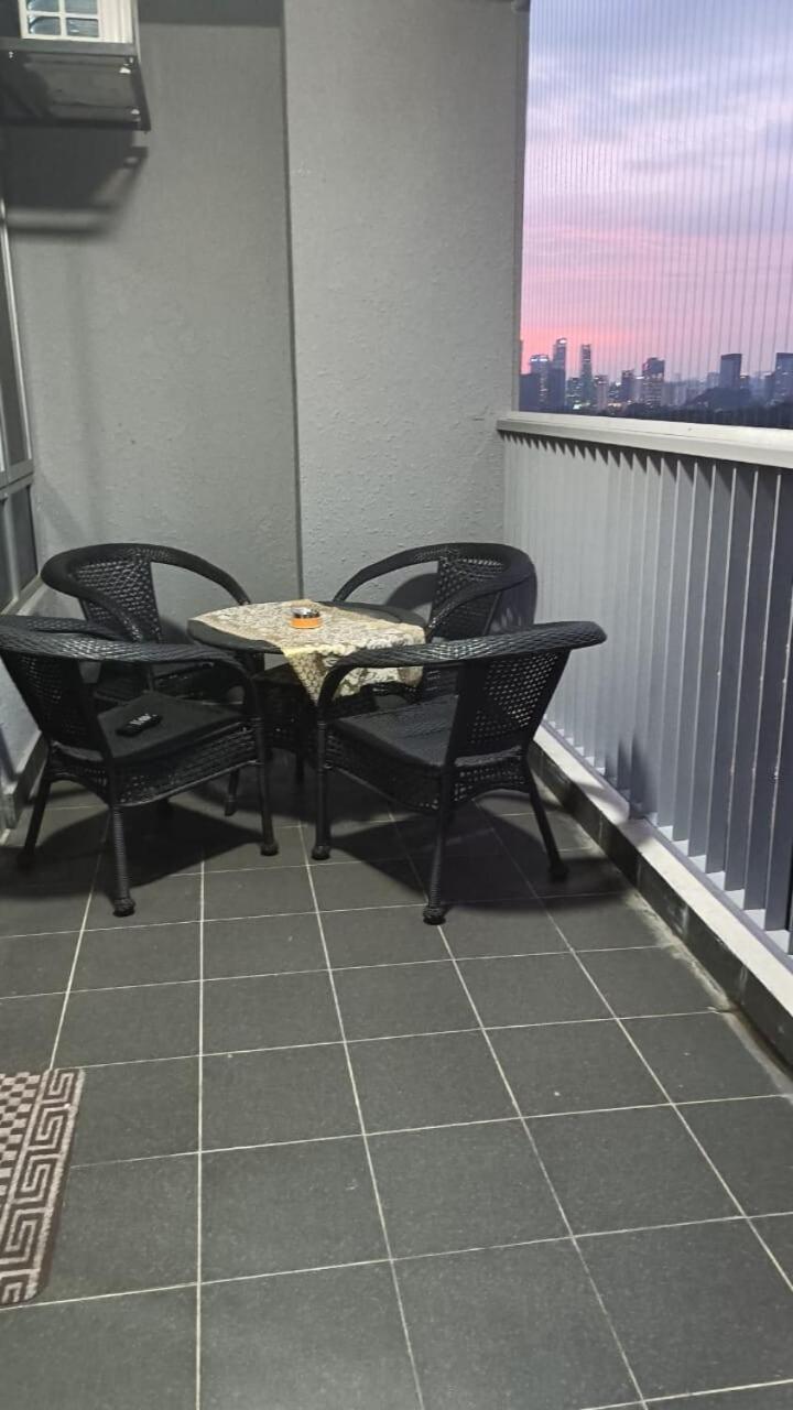 Apartment Twin Tower View
